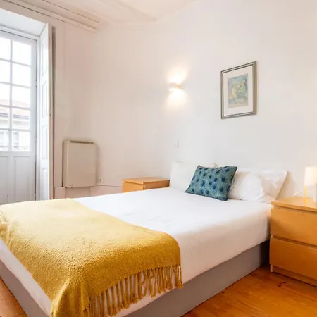 61 - Bright 2br W/ Balcony By Lovelystay 포르투