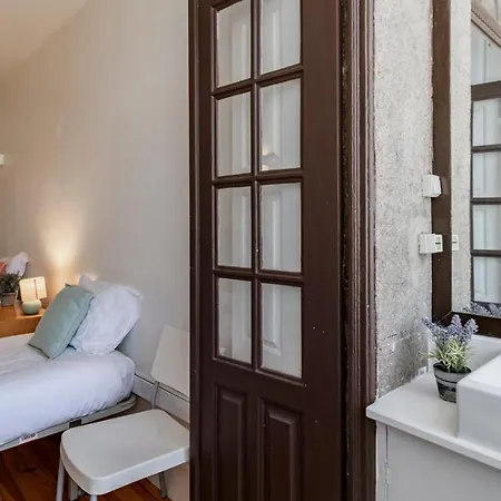 61 - Bright 2br W/ Balcony By Lovelystay * 포르투