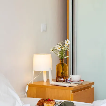 61 - Bright 2br W/ Balcony By Lovelystay 포르투