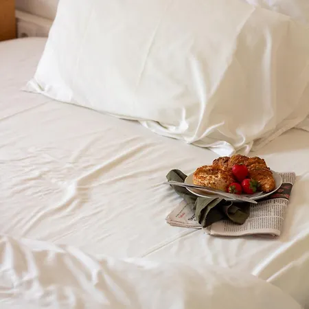 61 - Bright 2br W/ Balcony By Lovelystay 아파트