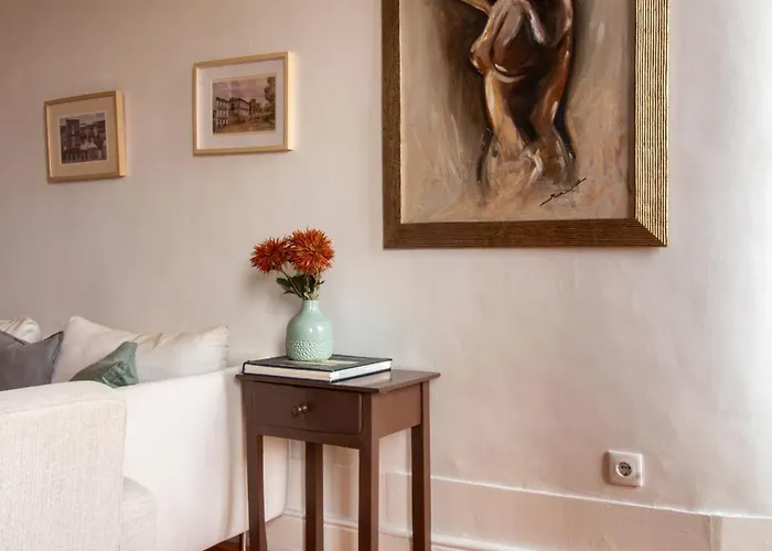 Apartment 61 - Bright 2br W/ Balcony By Lovelystay