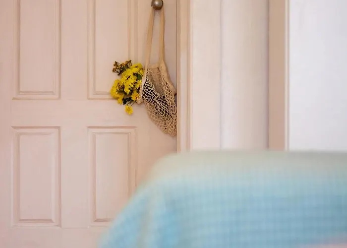 Apartment 61 - Bright 2br W/ Balcony By Lovelystay *