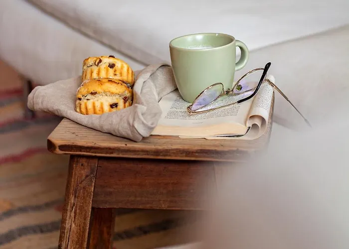 Apartment 61 - Bright 2br W/ Balcony By Lovelystay