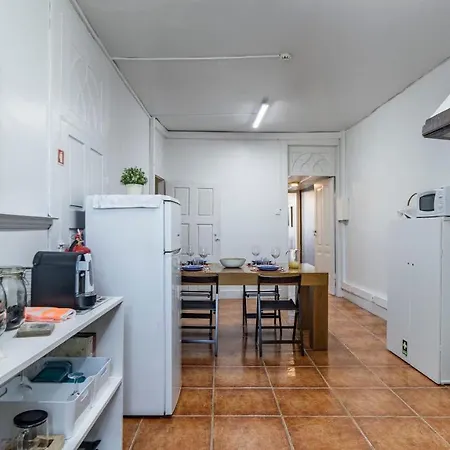 61 - Bright 2br W/ Balcony By Lovelystay Oporto