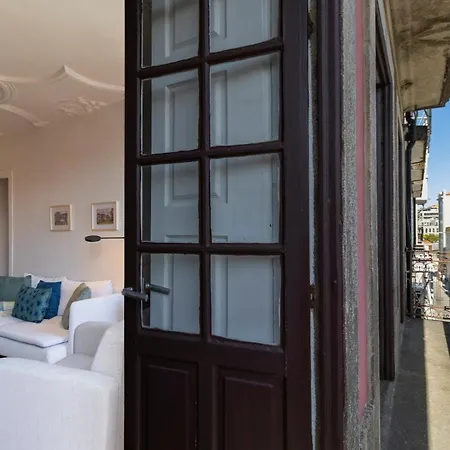 61 - Bright 2br W/ Balcony By Lovelystay Oporto