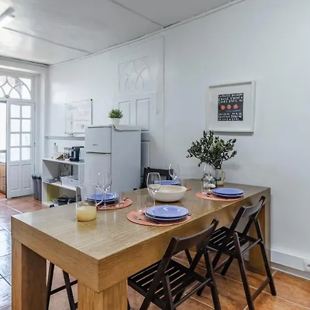 Appartamento 61 - Bright 2br W/ Balcony By Lovelystay Oporto
