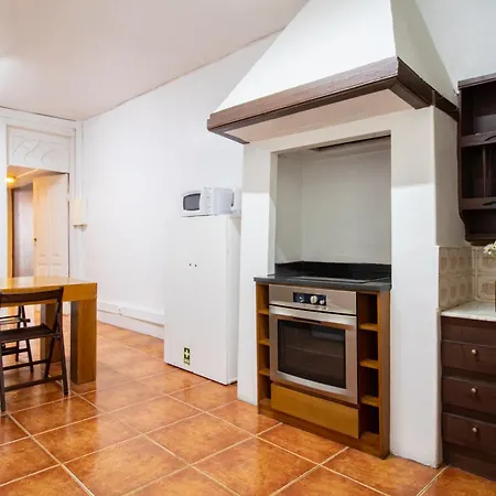 61 - Bright 2br W/ Balcony By Lovelystay