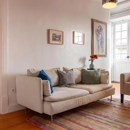 61 - Bright 2br W/ Balcony By Lovelystay