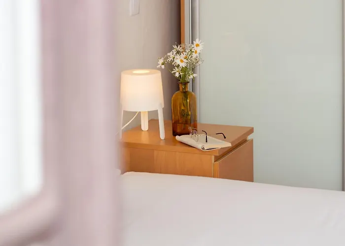 61 - Bright 2br W/ Balcony By Lovelystay *