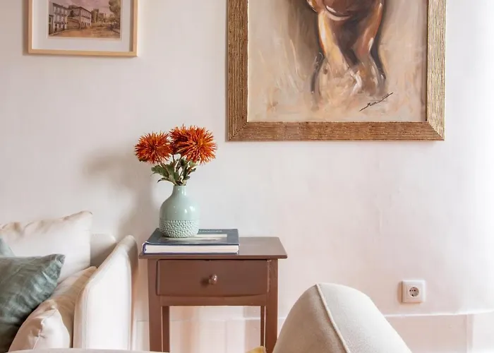 61 - Bright 2br W/ Balcony By Lovelystay * Oporto