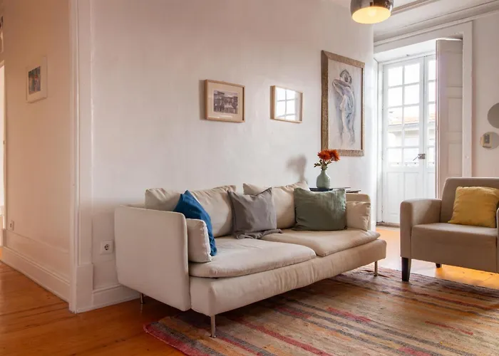 61 - Bright 2br W/ Balcony By Lovelystay