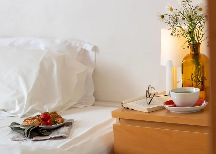 61 - Bright 2br W/ Balcony By Lovelystay