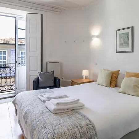 Apartment 61 - Bright 2br W/ Balcony By Lovelystay