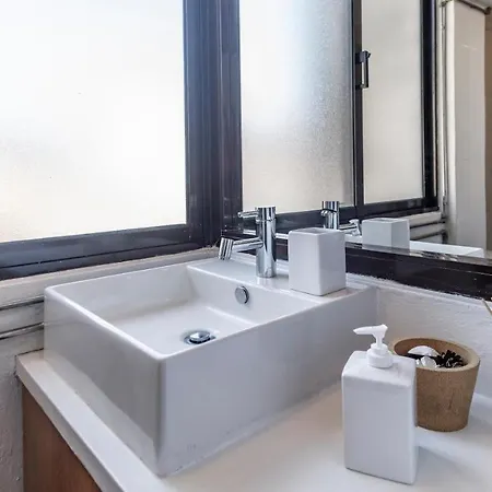 61 - Bright 2br W/ Balcony By Lovelystay