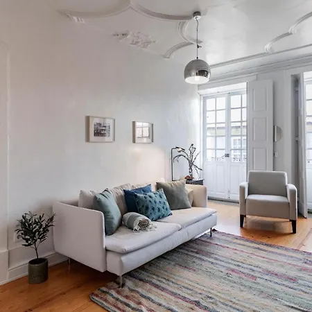 61 - Bright 2br W/ Balcony By Lovelystay * Porto