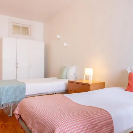 61 - Bright 2br W/ Balcony By Lovelystay Apartment
