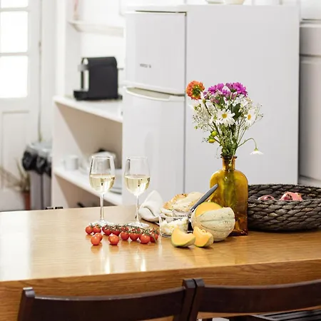 Daire 61 - Bright 2br W/ Balcony By Lovelystay Porto