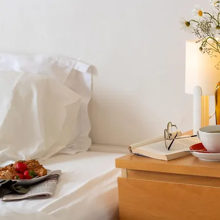 61 - Bright 2br W/ Balcony By Lovelystay