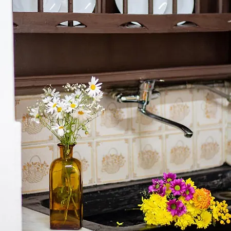 Daire 61 - Bright 2br W/ Balcony By Lovelystay