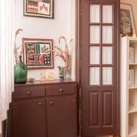 Apartamento 61 - Bright 2br W/ Balcony By Lovelystay