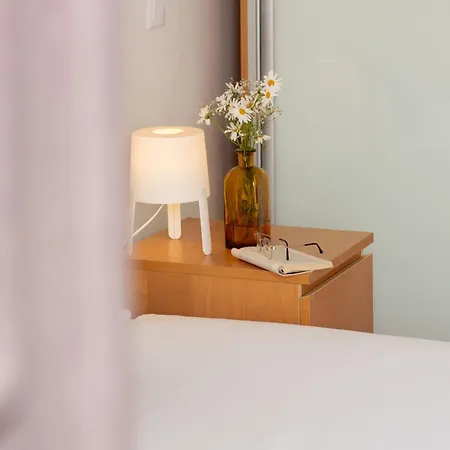 61 - Bright 2br W/ Balcony By Lovelystay *