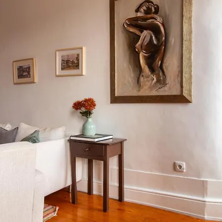 Apartamento 61 - Bright 2br W/ Balcony By Lovelystay