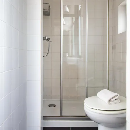 61 - Bright 2br W/ Balcony By Lovelystay